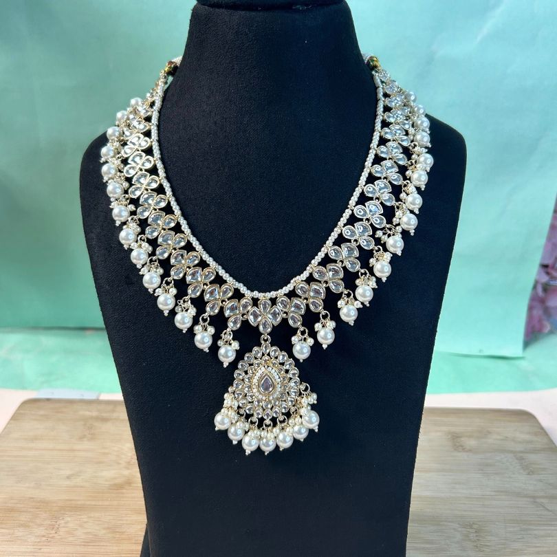 Ekantha Kundan Necklace Set