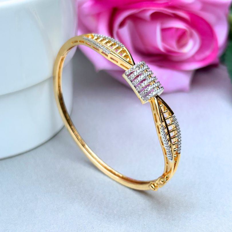 Dual Tone Knotted American Diamond Bracelet