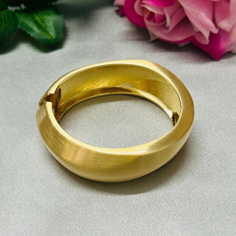 Matt Zigzag Raised Openable Kada/Cuff