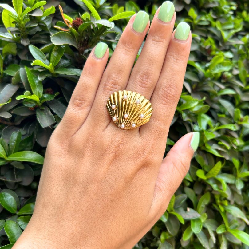 Shell Statement Finger Ring