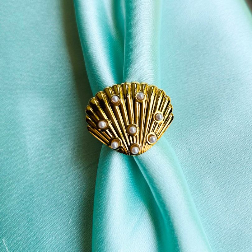 Shell Statement Finger Ring