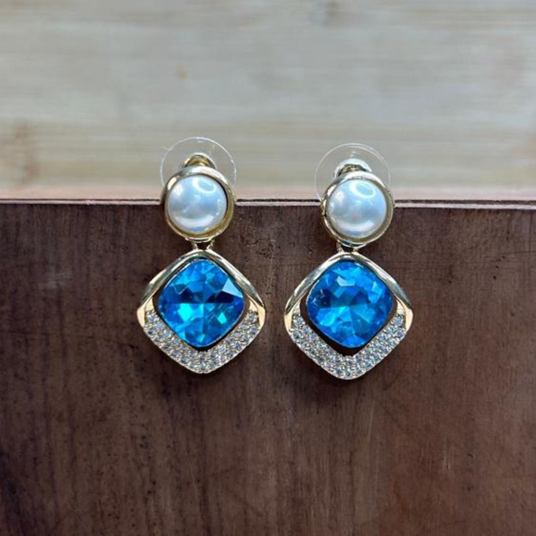 Sleek Pearl earrings