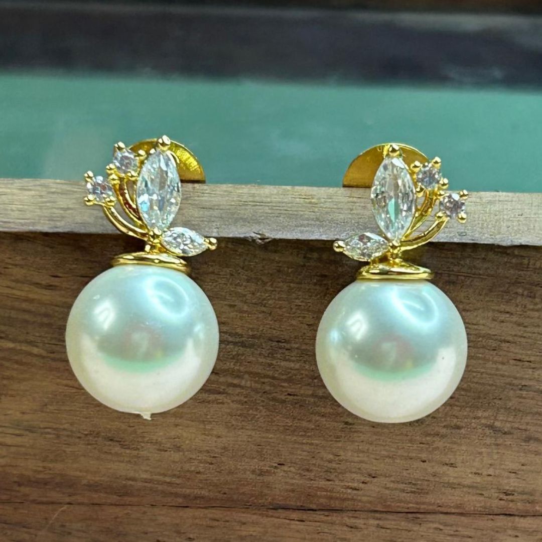 Brilliant Pearl stud Earrings