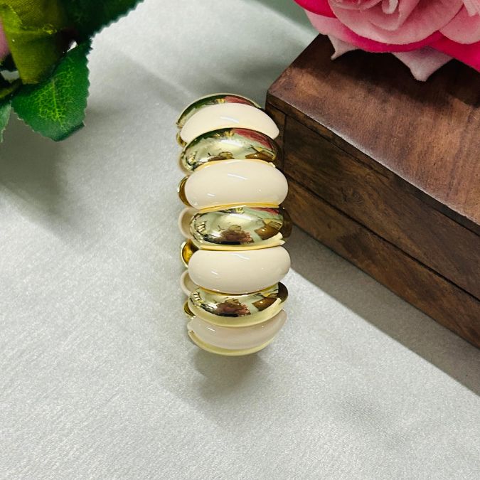 Stretchable Off White Bracelet