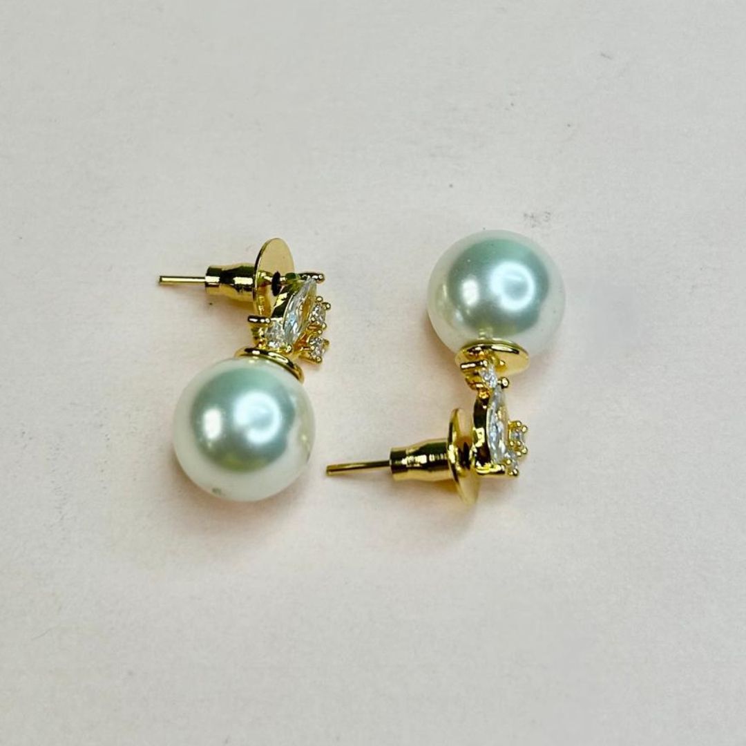 Brilliant Pearl stud Earrings