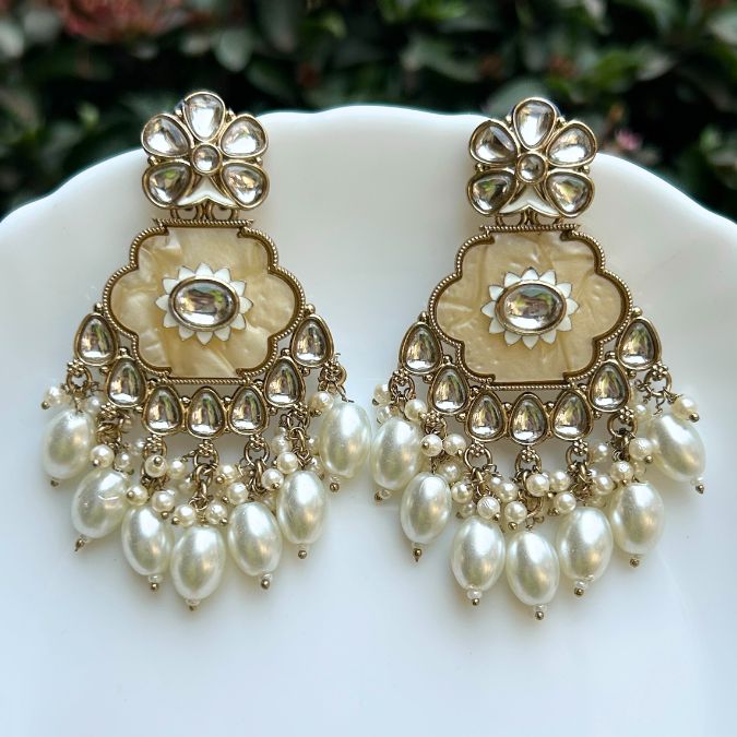 Namita White Chandbalis