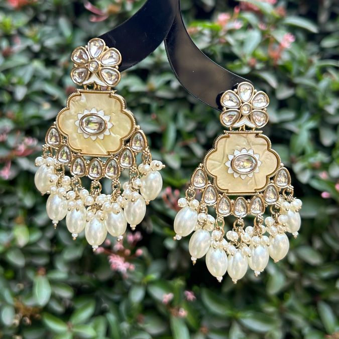 Namita White Chandbalis