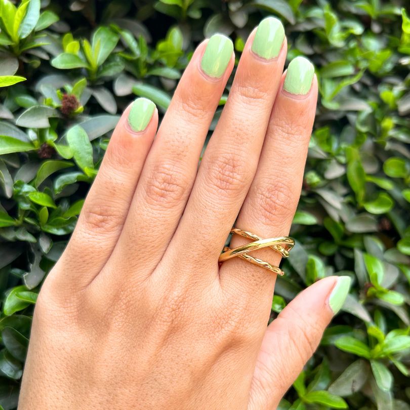Crisscross Golden Finger Ring