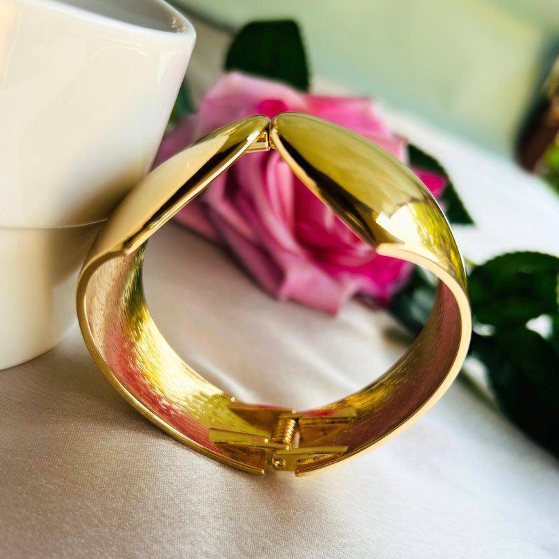 Shiny Openable Round Cut Kada/Cuff