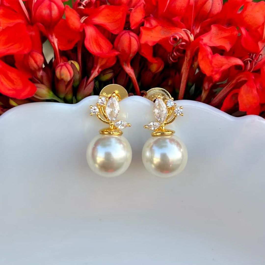 Brilliant Pearl stud Earrings