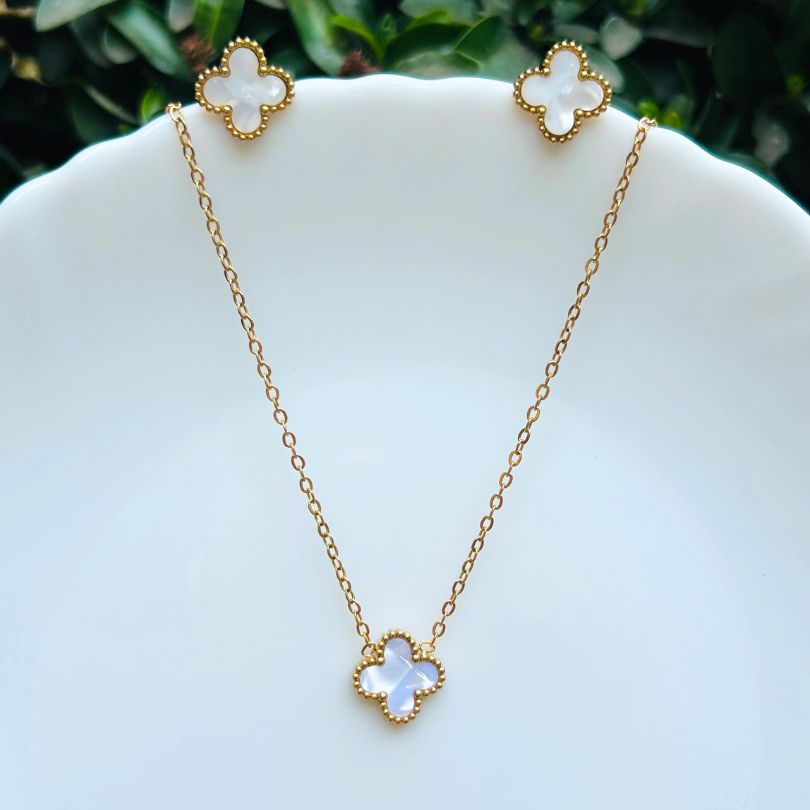 Cleo White Clover Pendant Set