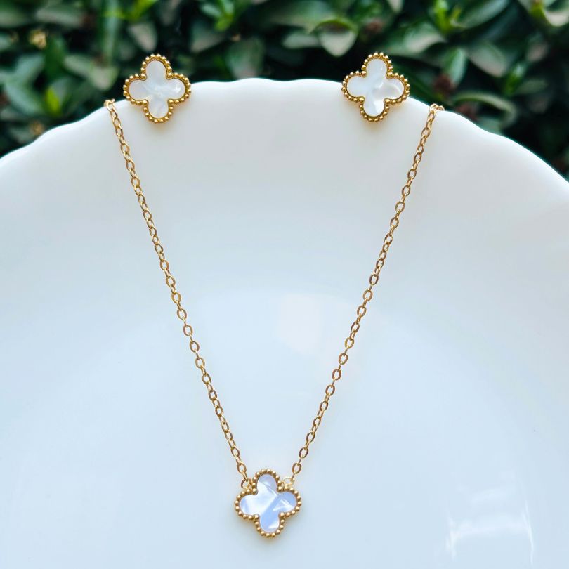 Cleo White Clover Pendant Set