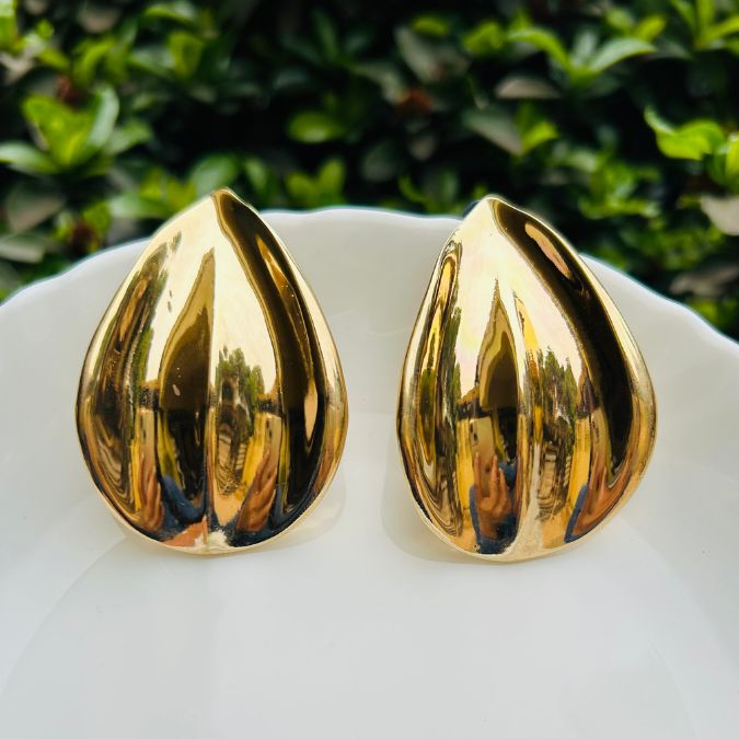 Metallic Oversized Leaf Earring