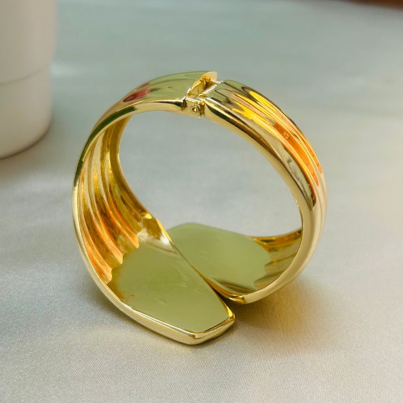 Criss Cross Golden Openable Kada/Cuff