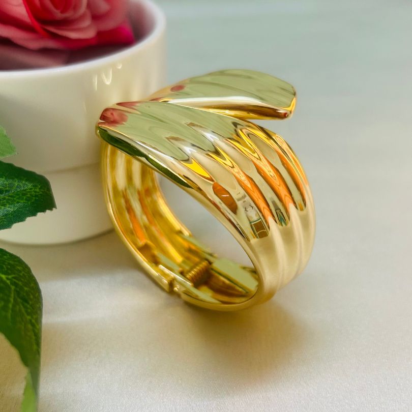 Criss Cross Golden Openable Kada/Cuff