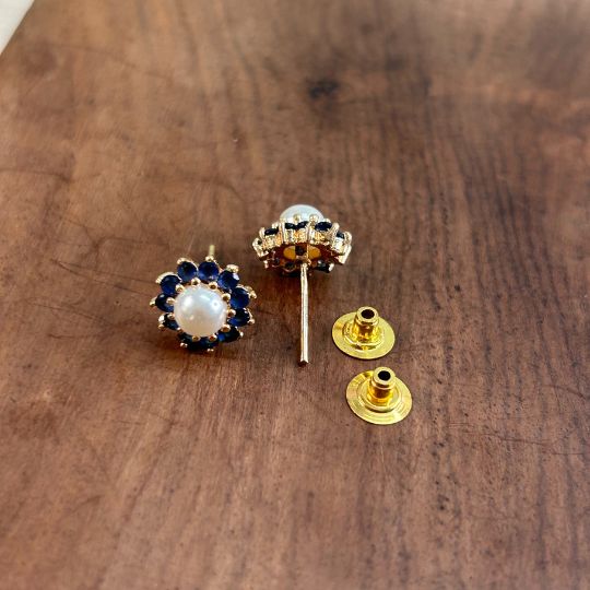 Gory Blue Pearl Stud Earring