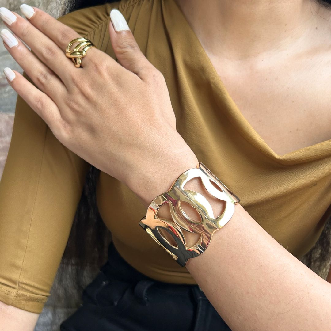 Golden Cut-out Shiny Handcuff / Kada