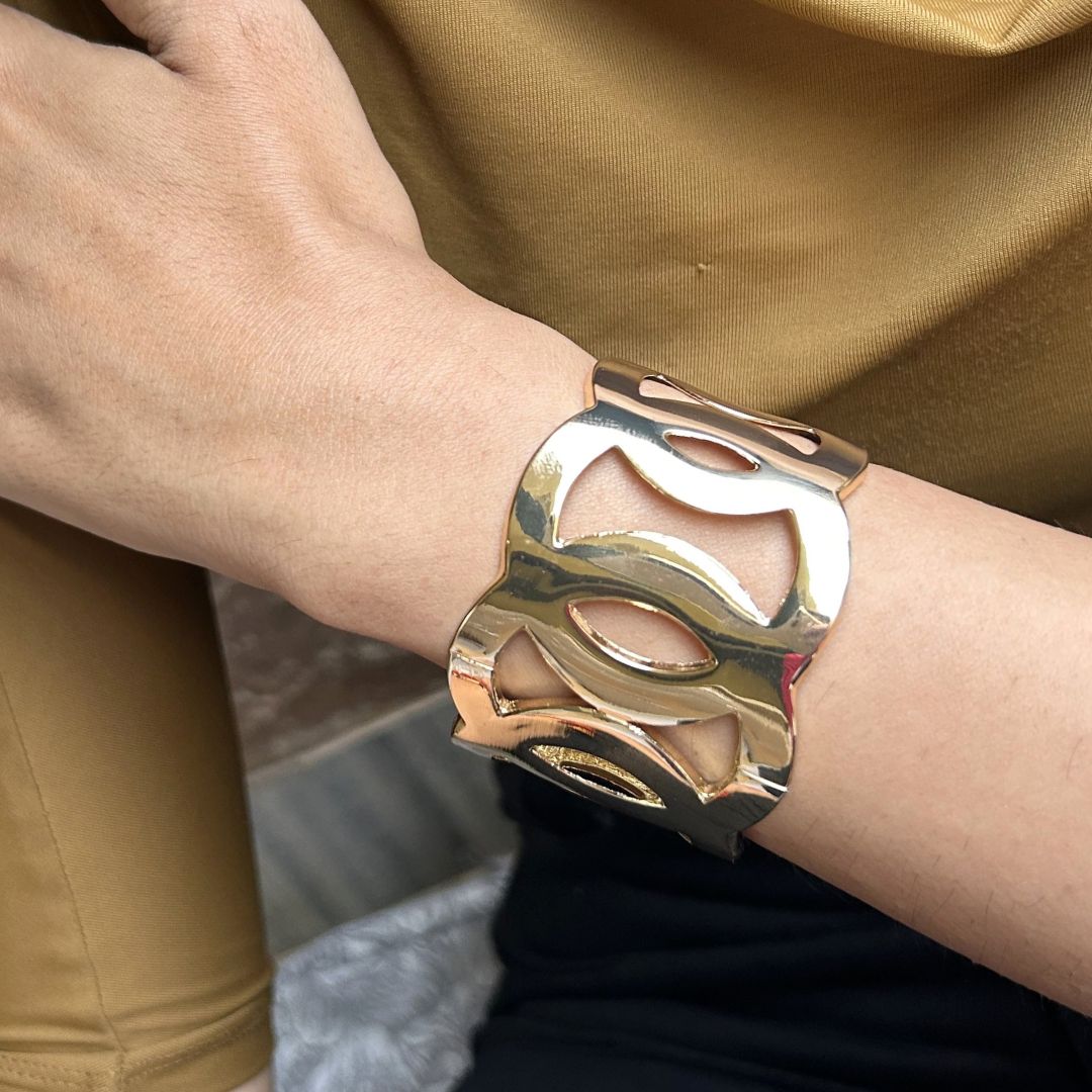 Golden Cut-out Shiny Handcuff / Kada