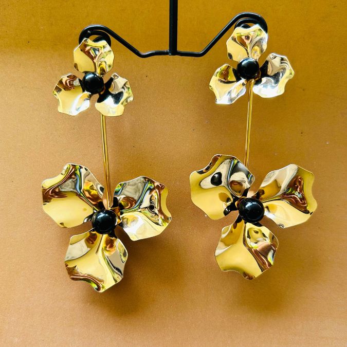 Flower Black Pearl Elongated Earrings