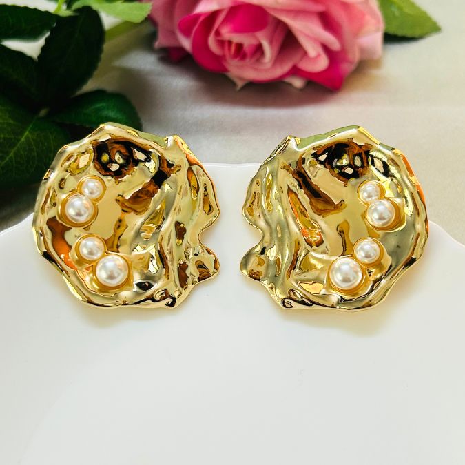 Pearl Structured Stud Earrings