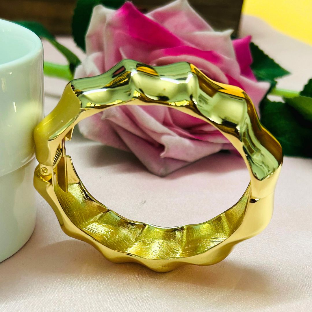 Golden Textured Metalic Handcuff / Kada