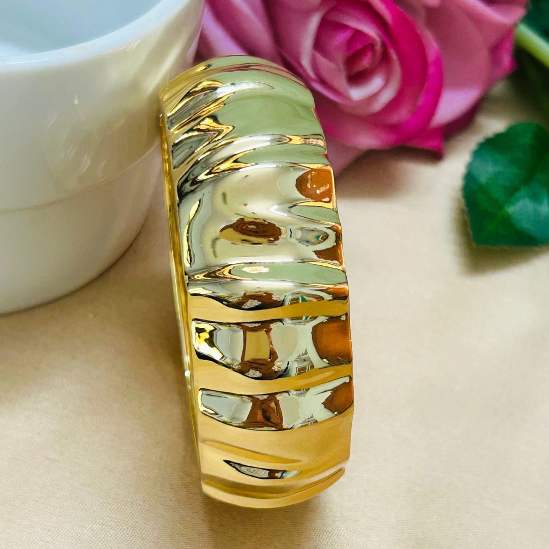 Golden Bold Textured Metalic Handcuff / Kada