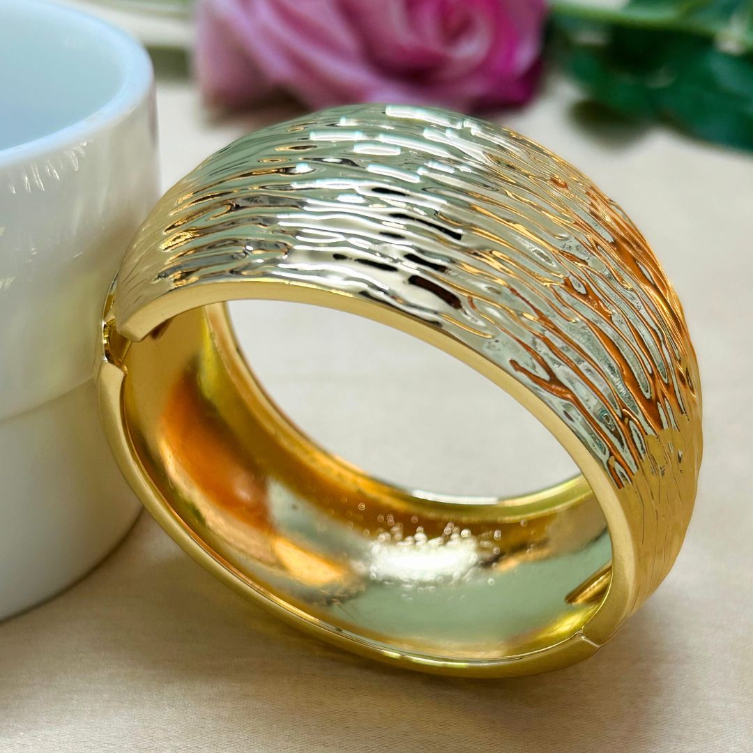 Golden Ripple Textured Handcuff / Kada