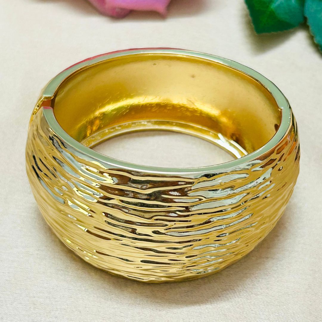 Golden Ripple Textured Handcuff / Kada