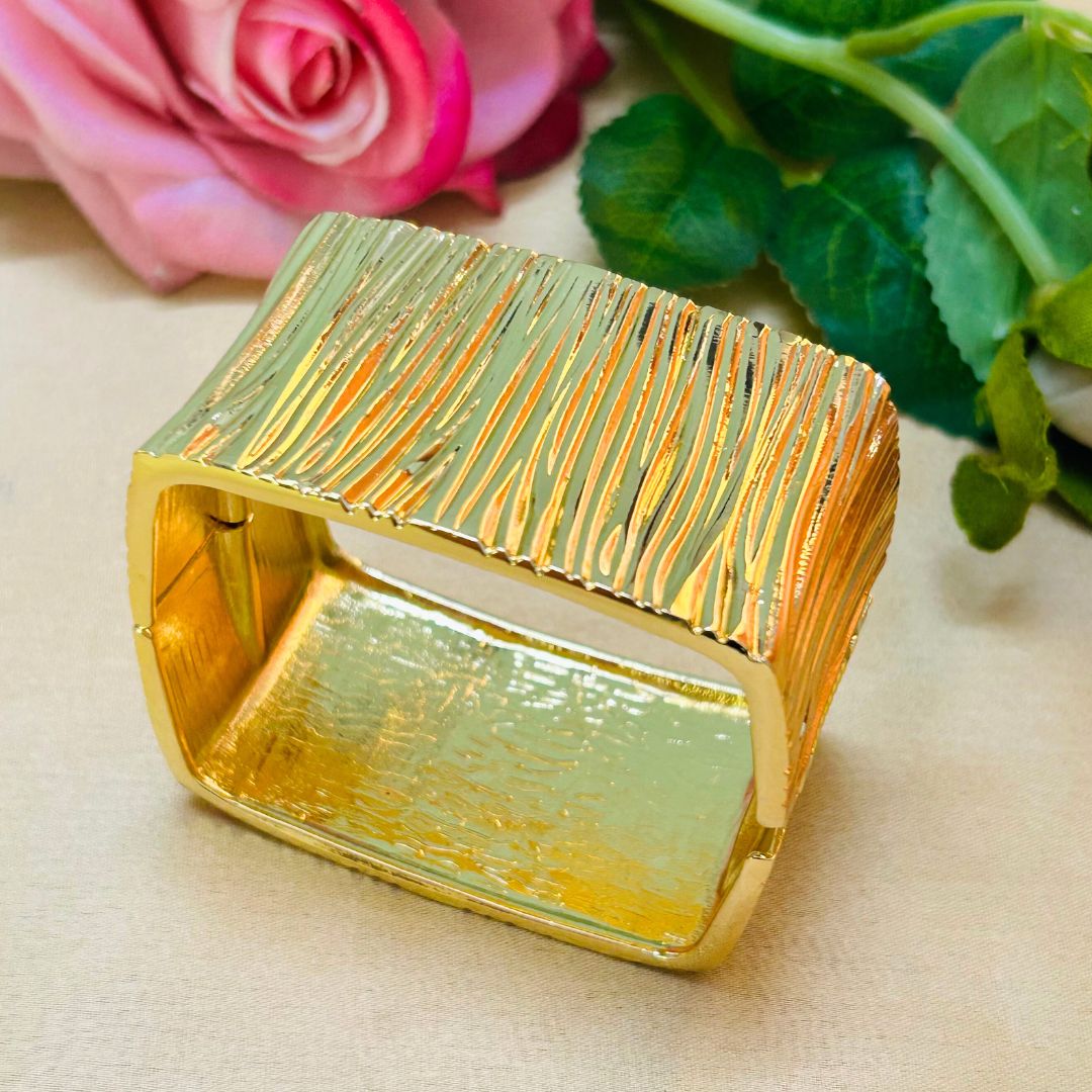 Golden Square Textured Wavy Handcuff / Kada