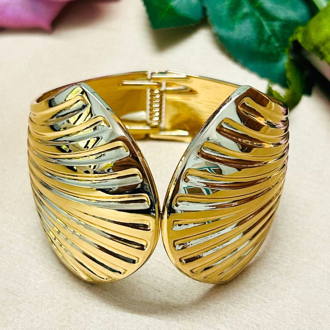 Golden Shiny Shell-Shaped Handcuff/Kada
