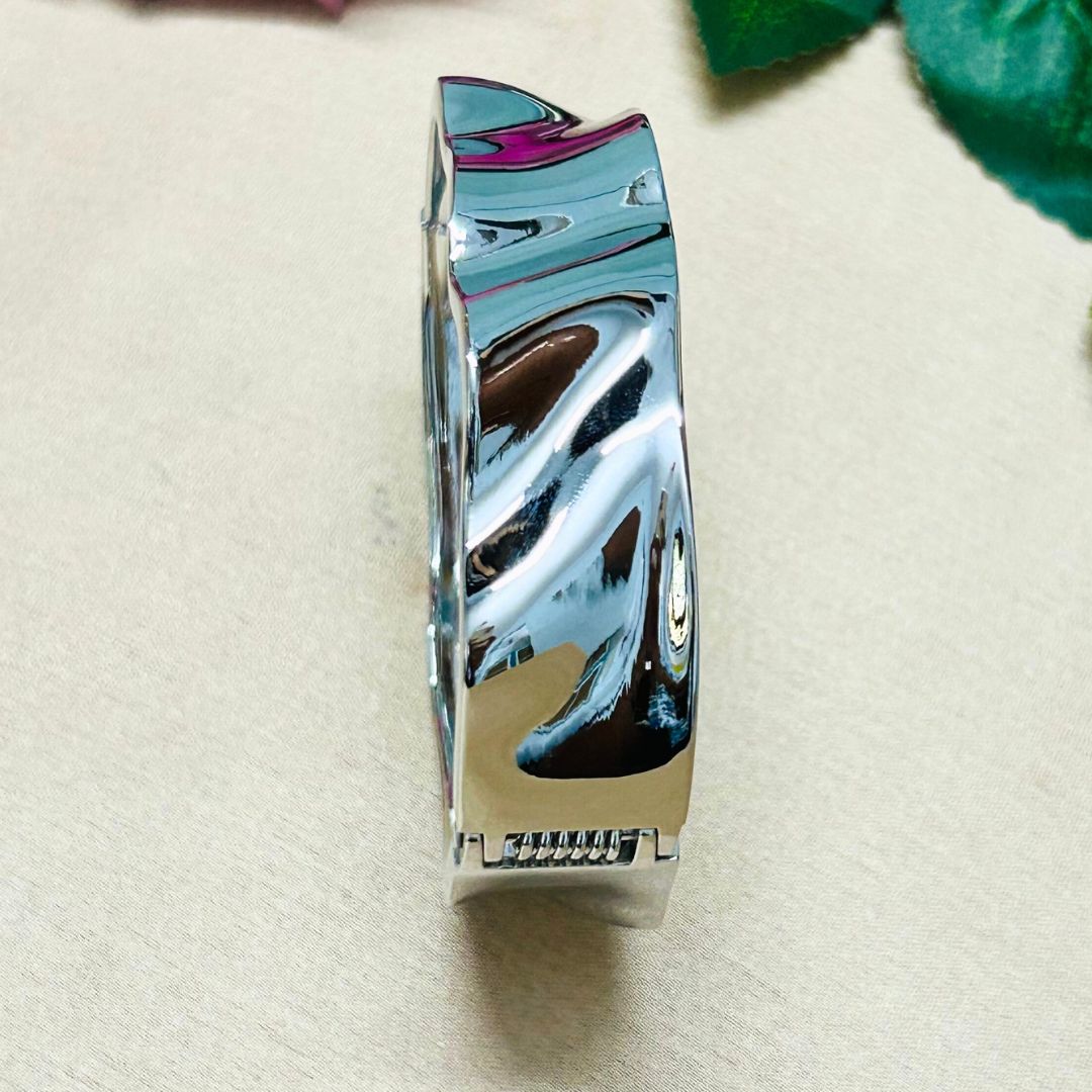 Silver Wavy Metalic Handcuff / Kada