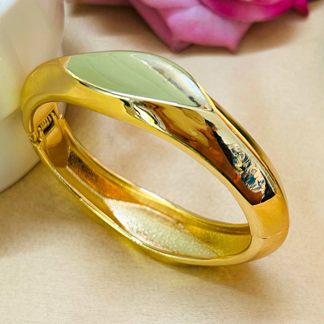 Golden Minimalist Handcuff / kada