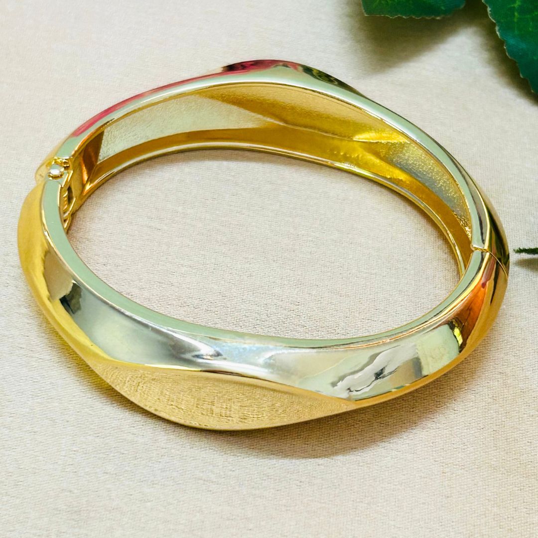 Golden Minimalist Handcuff / kada