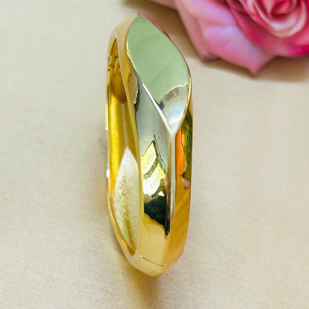 Golden Minimalist Handcuff / kada