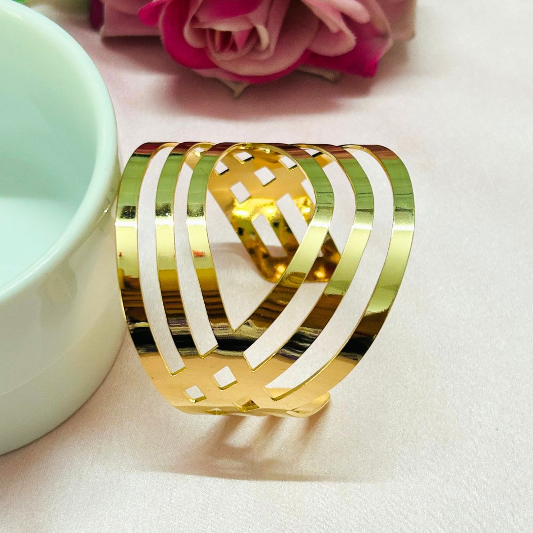 Golden Minimalist Cage Handcuff With Finger Ring