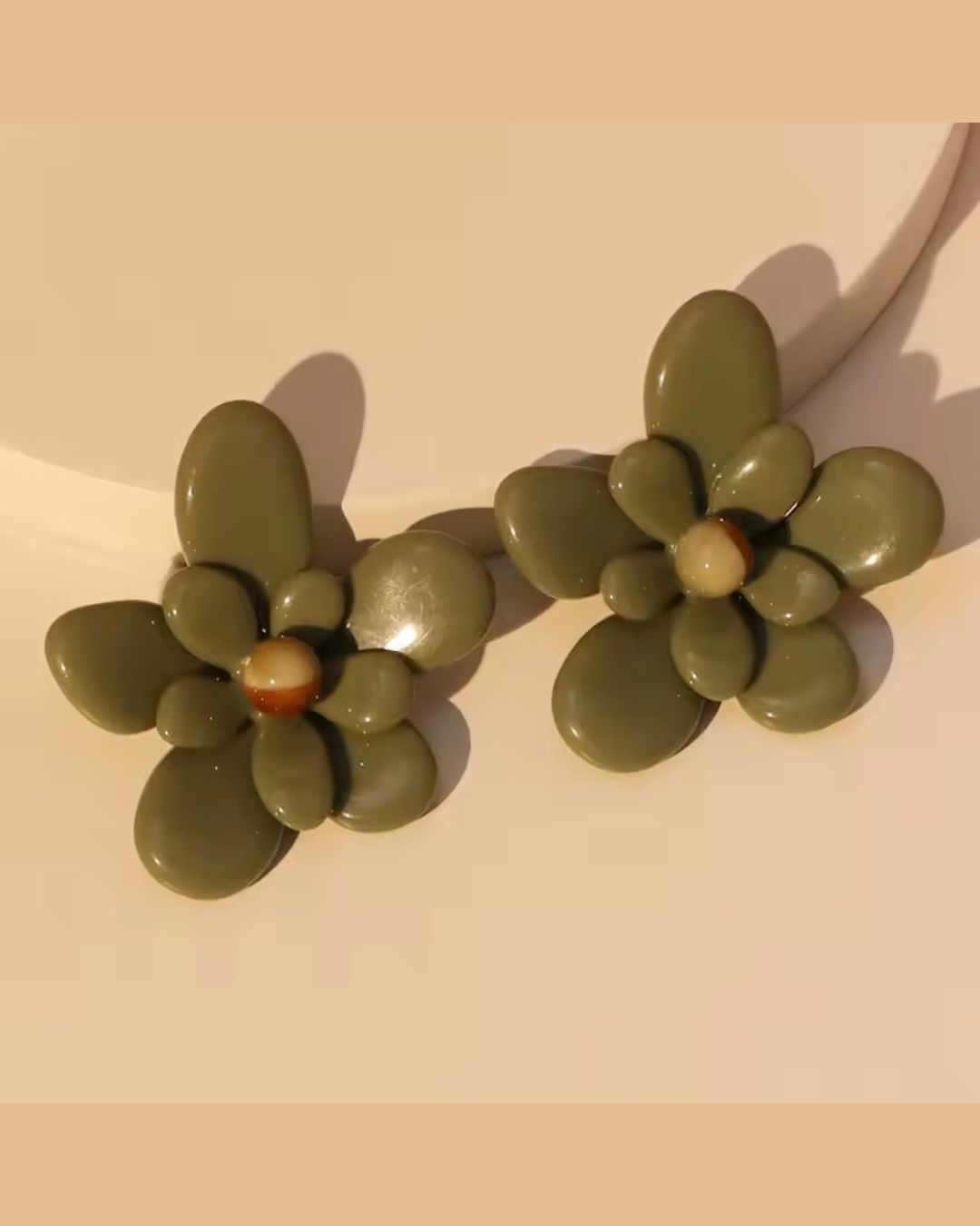 Green Acrylic Layer Flower Stud Earrings