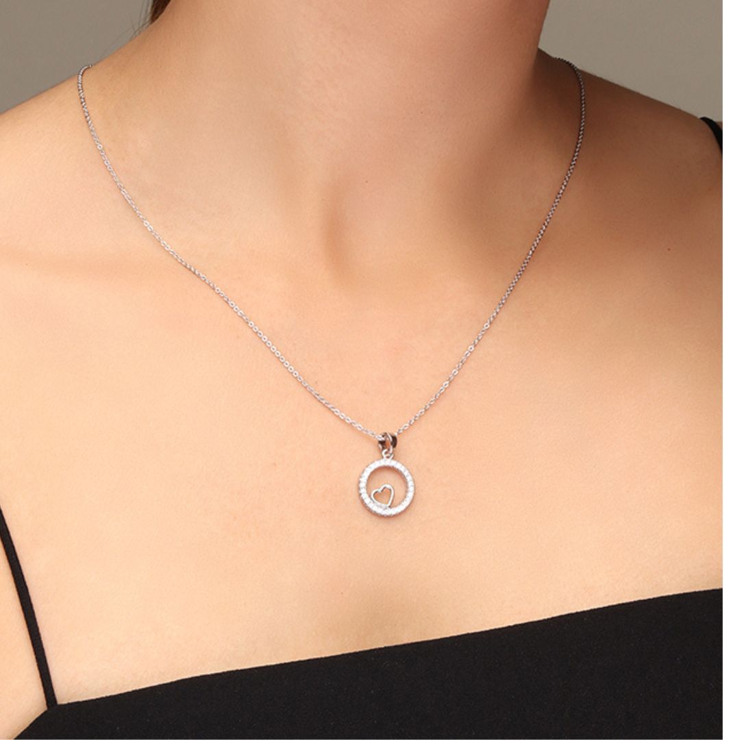 LAIDA Women Silver-Plated & White Stone Studded Clover Circle-Shaped Pendant With Chain