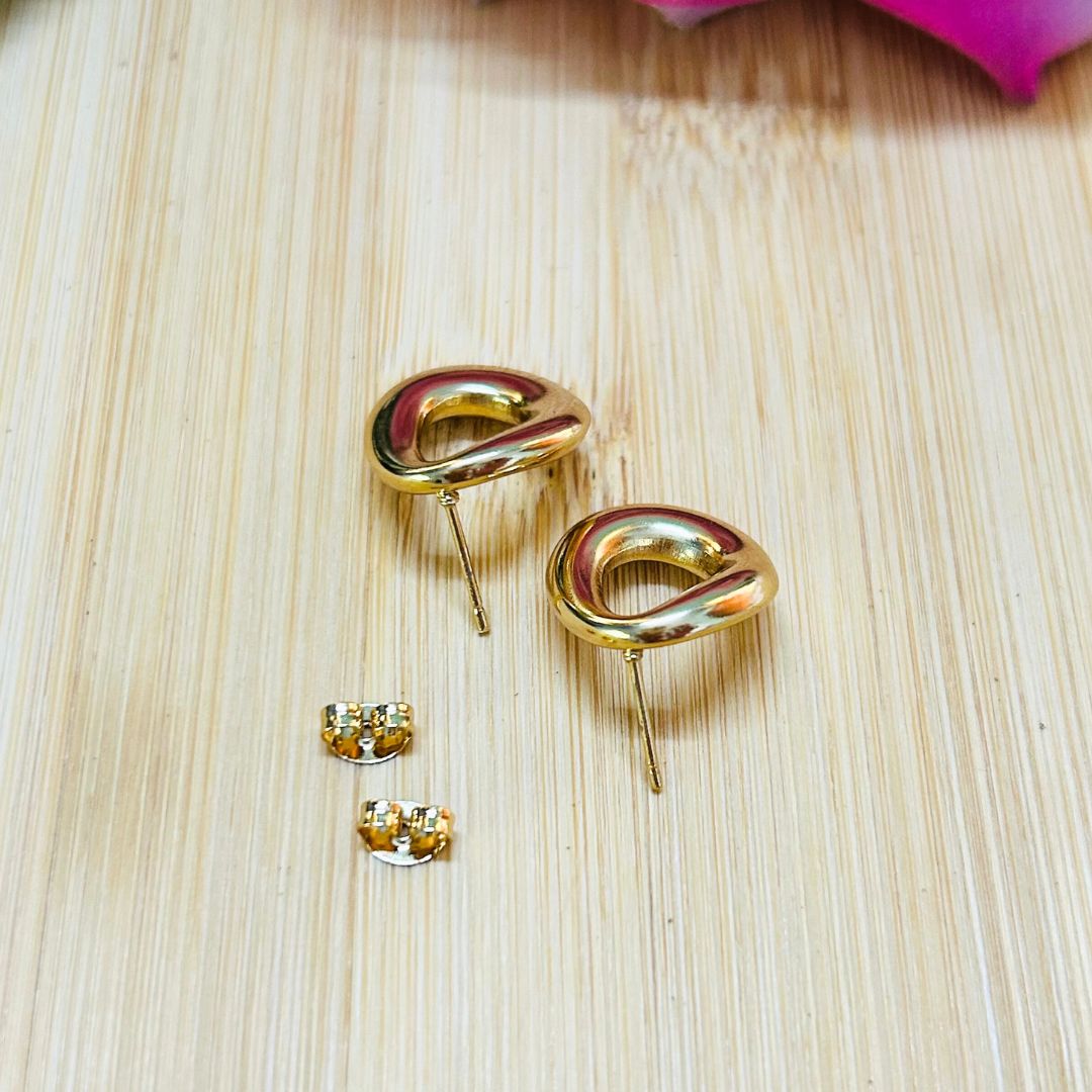 Hollow Oval Golden Stud Earrings
