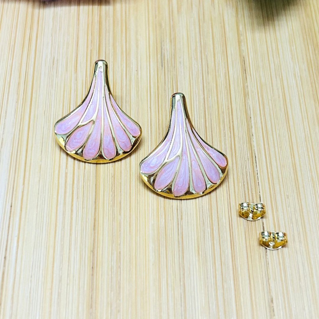 Shell Baby Pink Stud Earrings