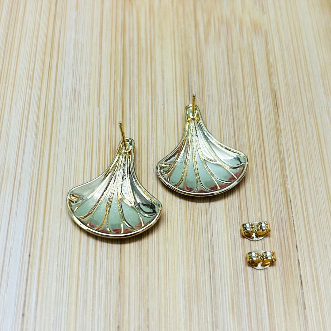 Shell Baby Pink Stud Earrings