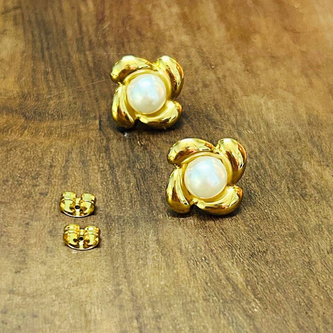 Flower Golden Pearl Stud Earrings