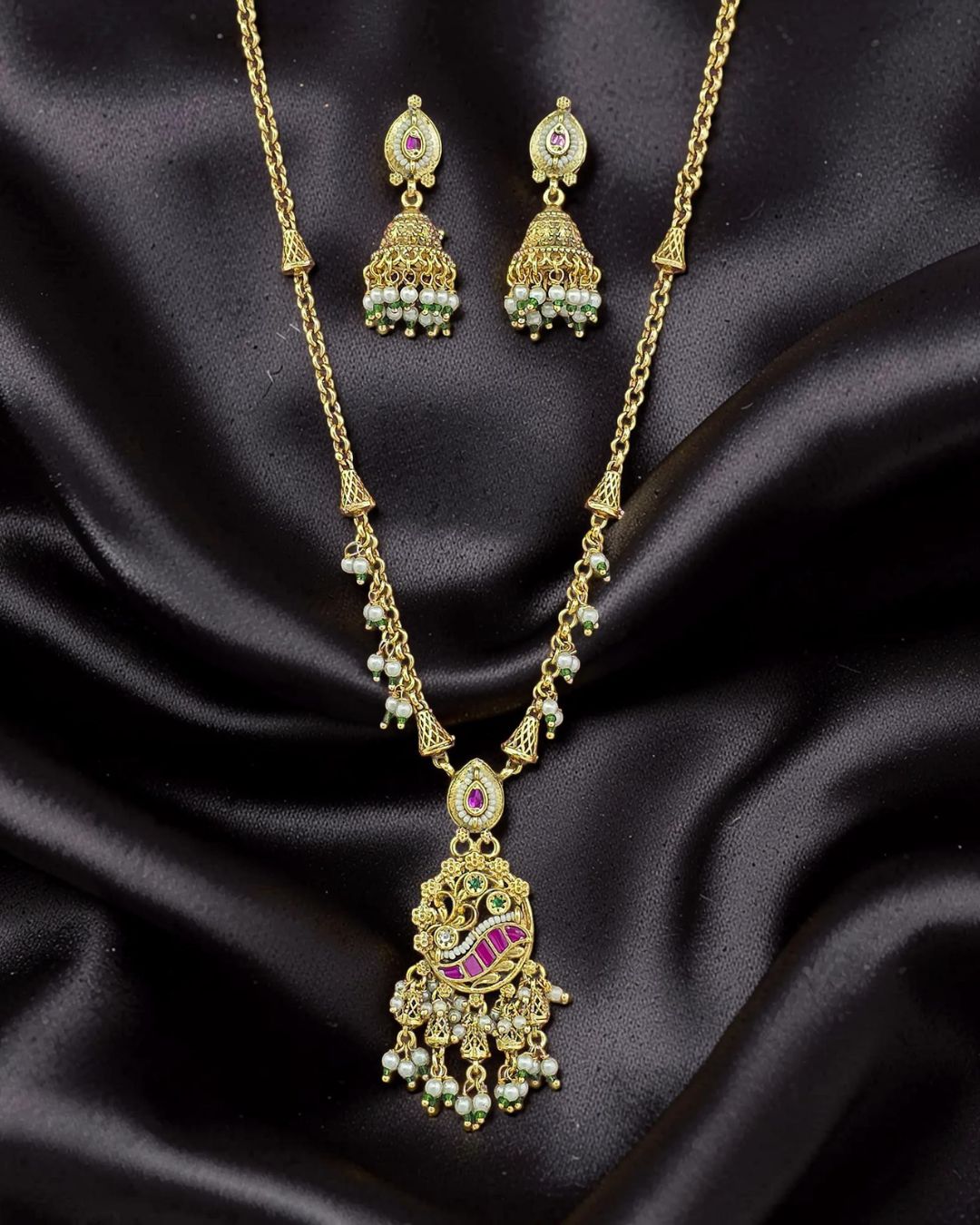 Bhagyashree Pink Antique Golden Necklace Set