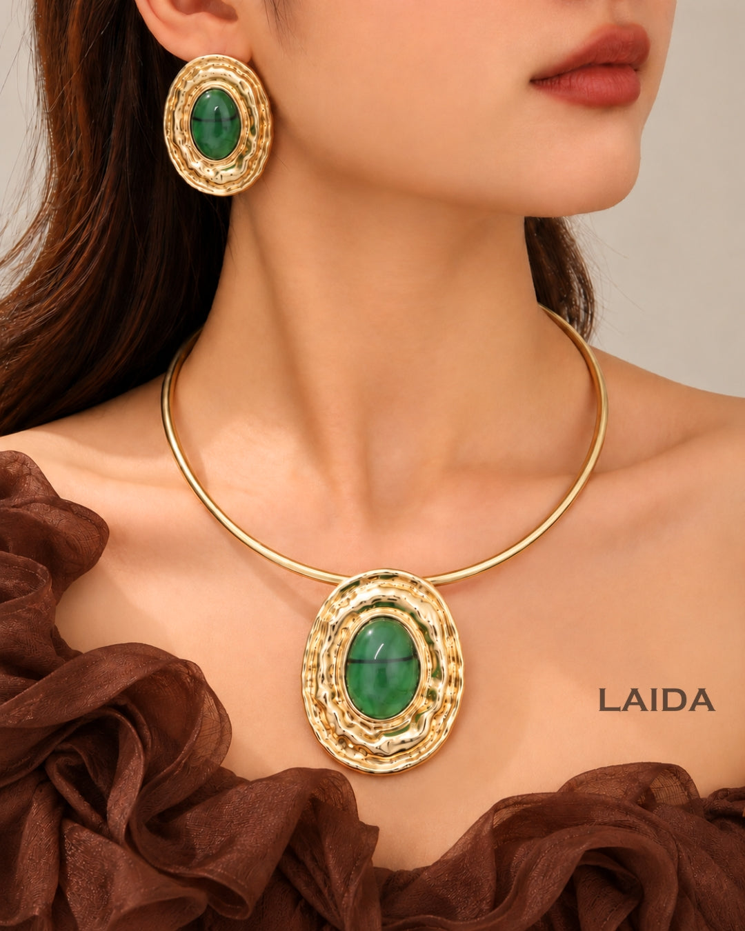 Green Oval Resin Hasli Necklace With Earrings