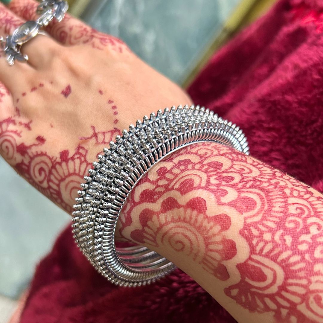 Laida Set of 4 Silver-Plated Oxidised Bangles