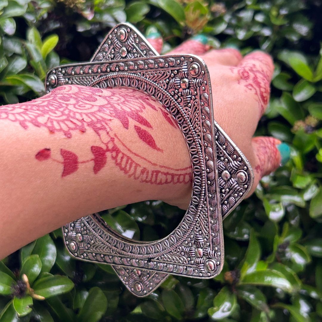 Laida Set of 2 Silver-Plated Oxidised Square Bangles