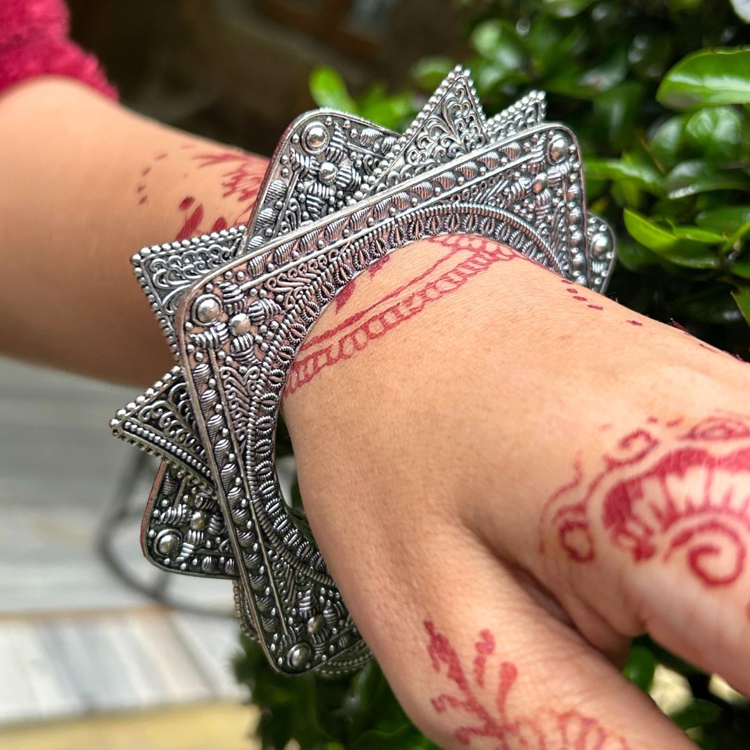 Laida Set of 2 Silver-Plated Oxidised Square Bangles