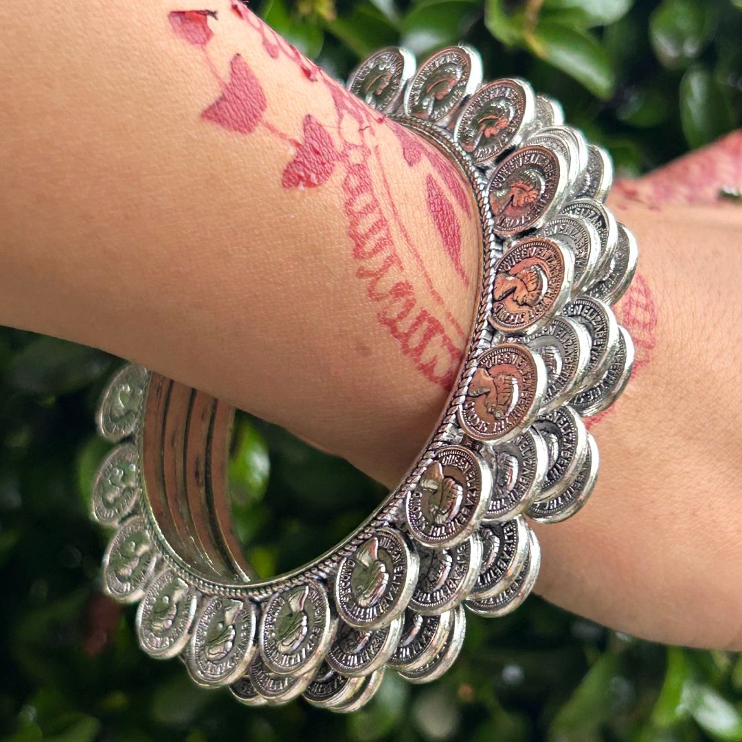 Laida Set of 4 Silver-Plated Oxidised Bangles