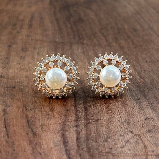 Queenly Pearl AD Stud Earring