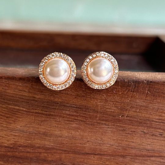 Lucent Pearl Stud Earring