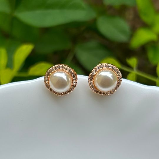 Lucent Pearl Stud Earring